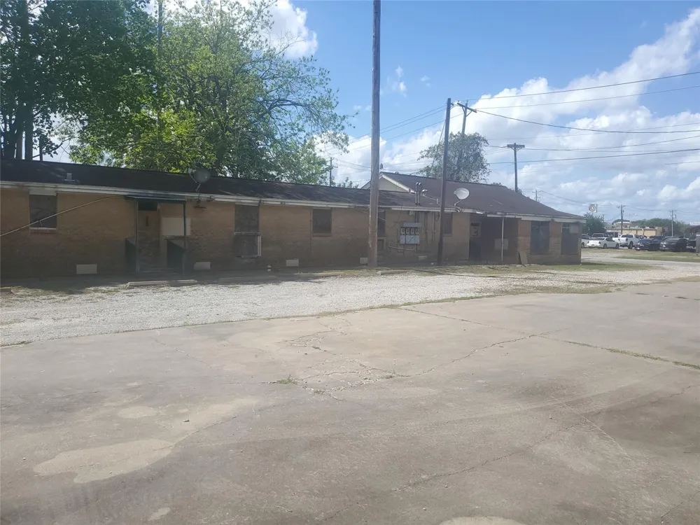708 Velasco Street Angleton, TX 77515