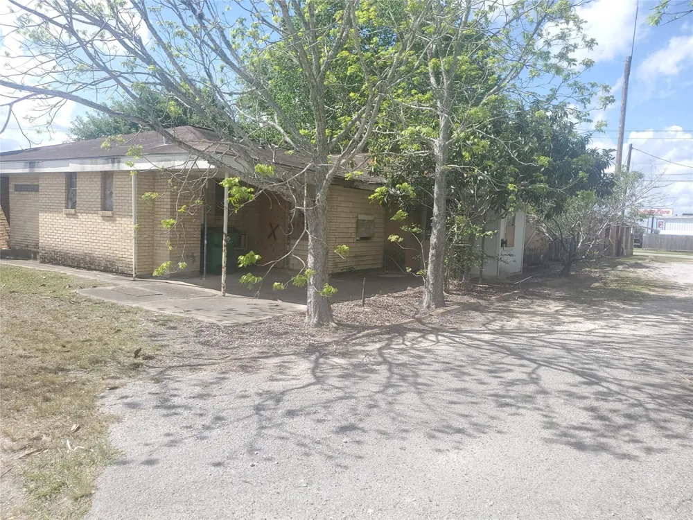 708 Velasco Street Angleton, TX 77515