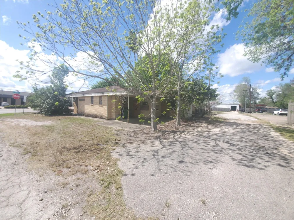 708 Velasco Street Angleton, TX 77515