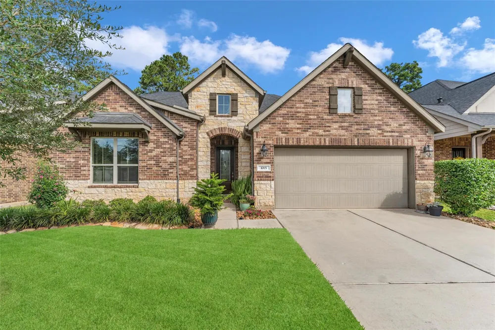 1015 Ginger Glade Lane Pinehurst, TX 77362