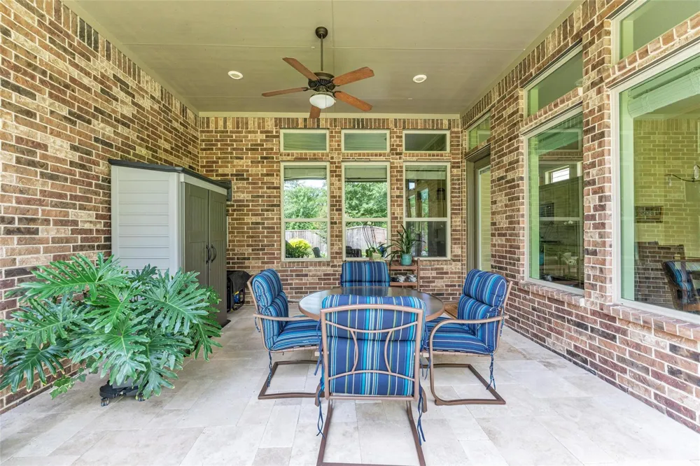 1015 Ginger Glade Lane Pinehurst, TX 77362