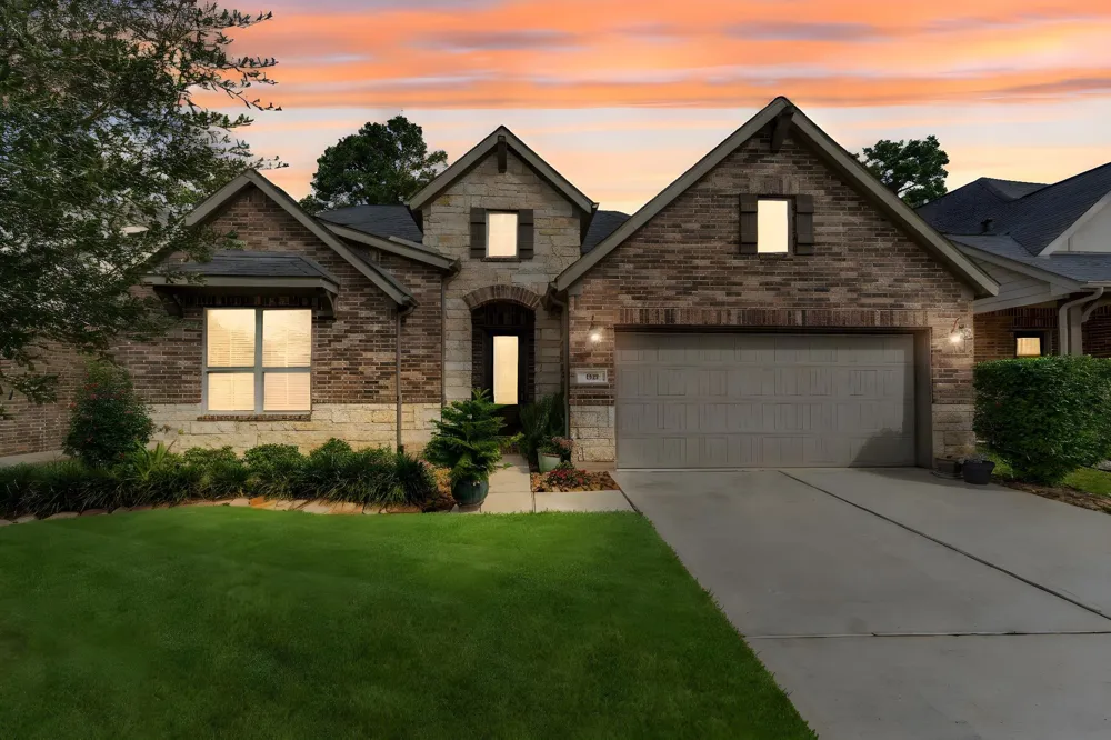 1015 Ginger Glade Lane Pinehurst, TX 77362