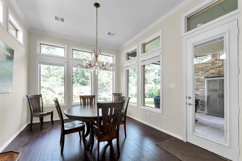 1015 Ginger Glade Lane Pinehurst, TX 77362