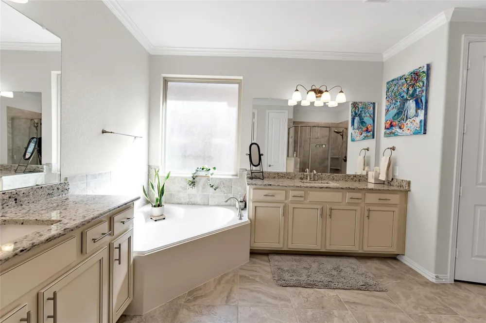 1015 Ginger Glade Lane Pinehurst, TX 77362
