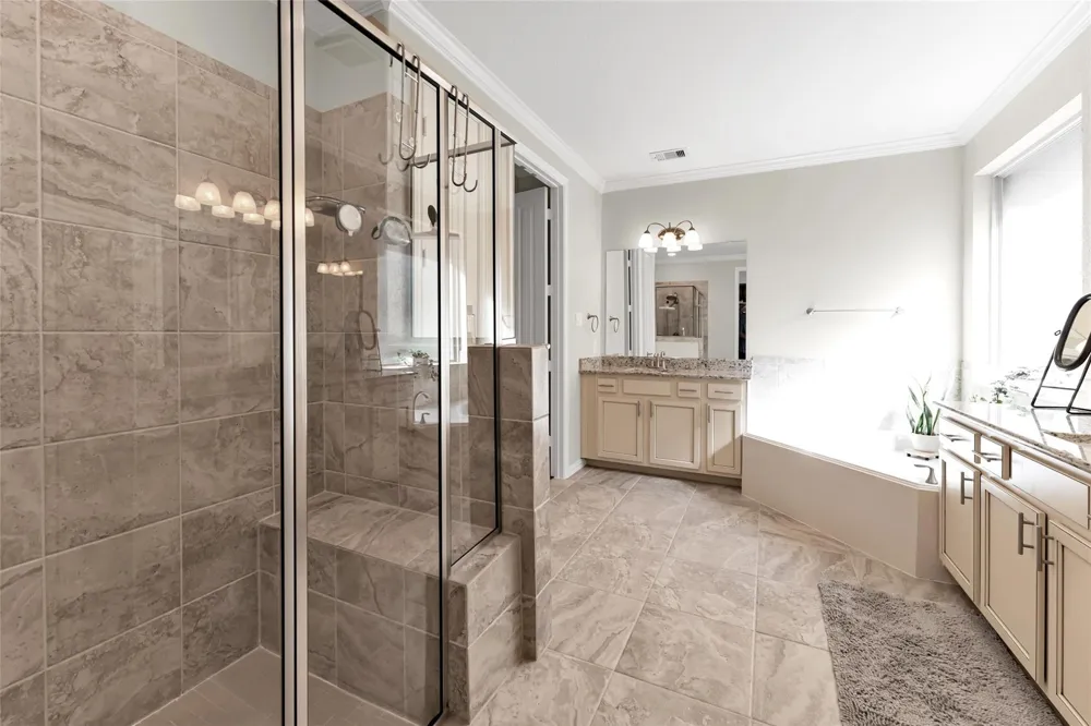 1015 Ginger Glade Lane Pinehurst, TX 77362