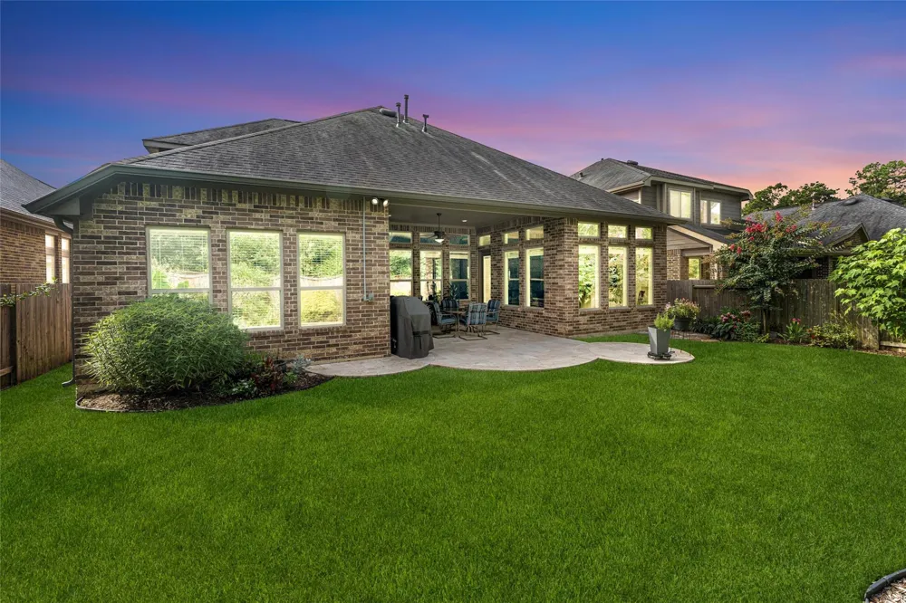 1015 Ginger Glade Lane Pinehurst, TX 77362