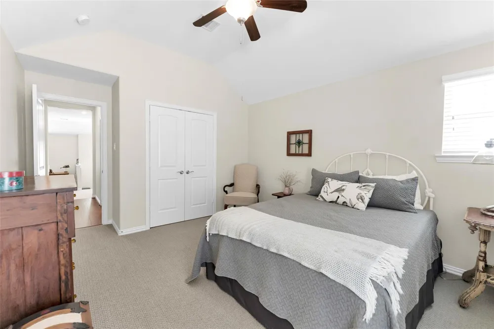 1015 Ginger Glade Lane Pinehurst, TX 77362