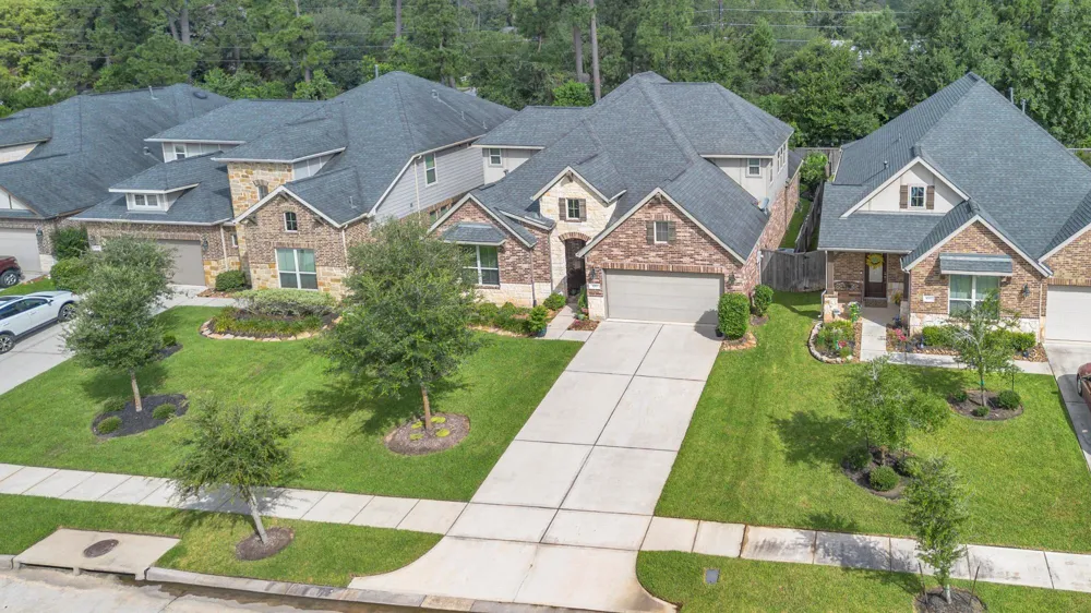 1015 Ginger Glade Lane Pinehurst, TX 77362