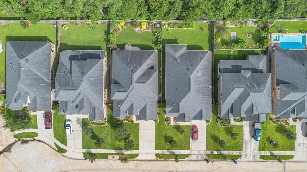 1015 Ginger Glade Lane Pinehurst, TX 77362