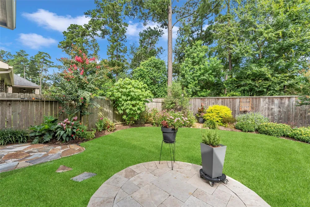 1015 Ginger Glade Lane Pinehurst, TX 77362