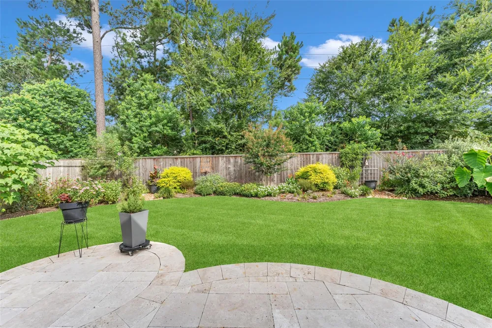 1015 Ginger Glade Lane Pinehurst, TX 77362