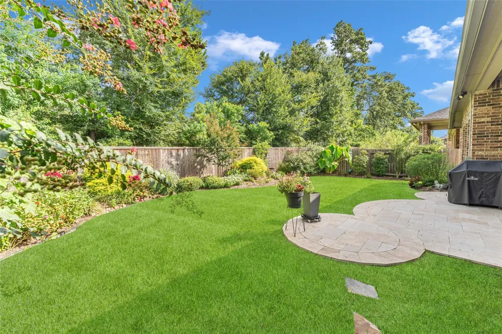 1015 Ginger Glade Lane Pinehurst, TX 77362
