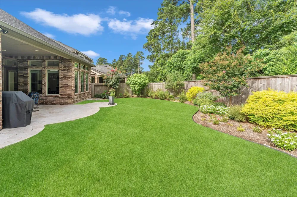 1015 Ginger Glade Lane Pinehurst, TX 77362
