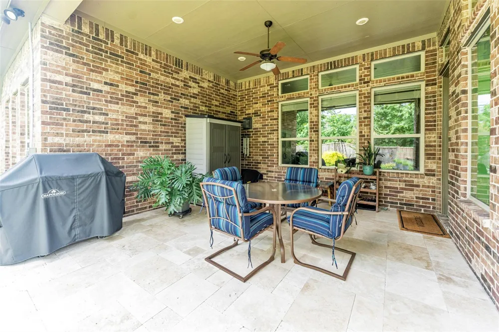1015 Ginger Glade Lane Pinehurst, TX 77362