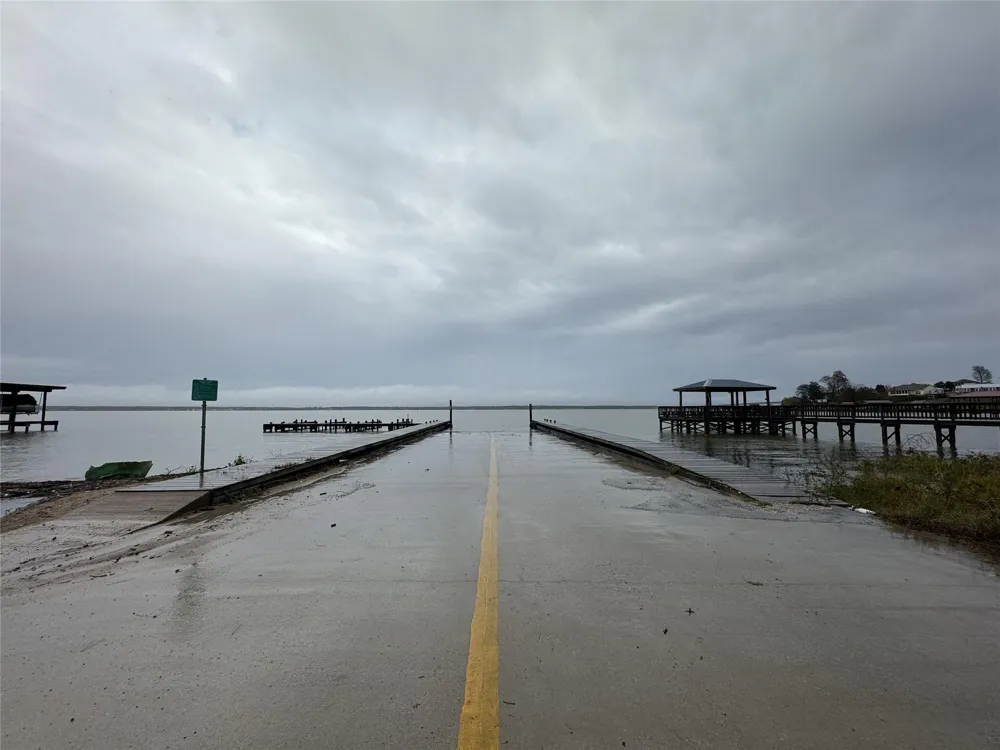 200 Lagoon Drive Point Blank, TX 77364