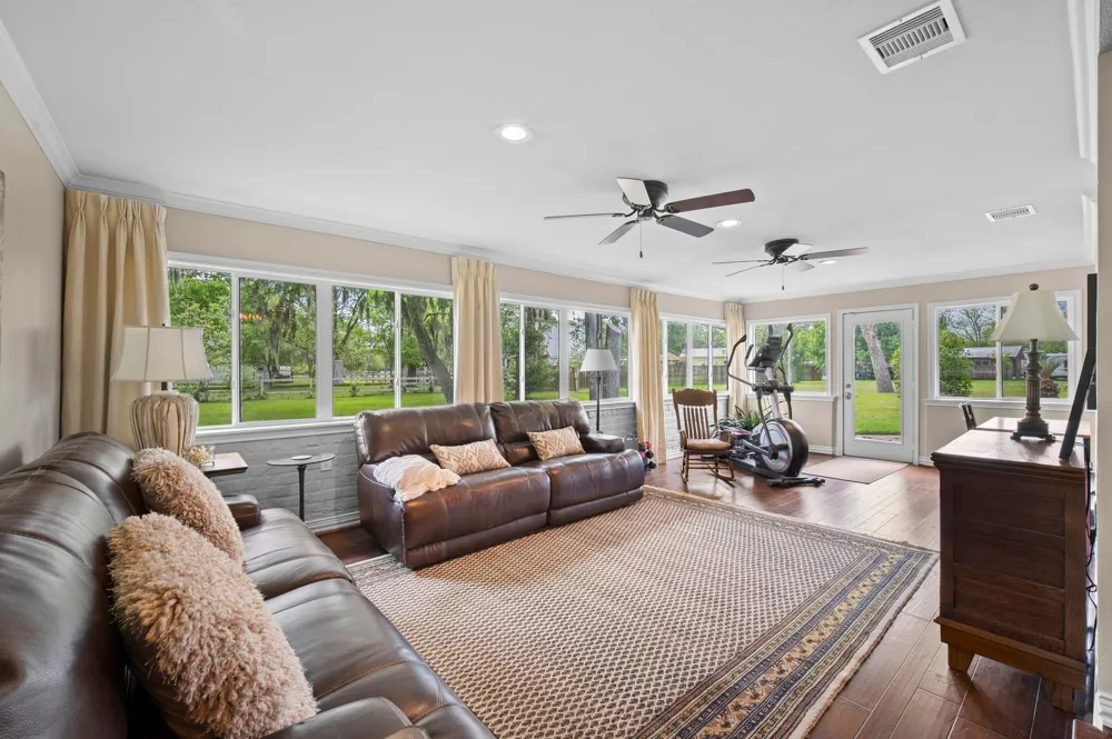 822 Surrey Lane Simonton, TX 77485