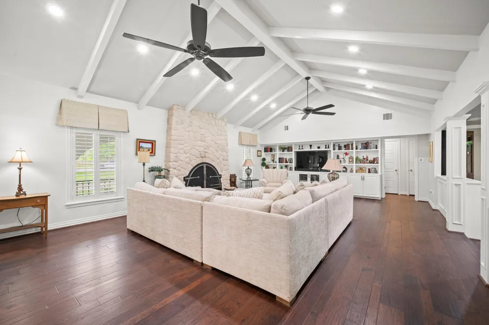 822 Surrey Lane Simonton, TX 77485