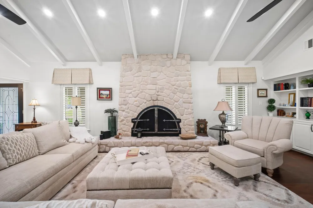 822 Surrey Lane Simonton, TX 77485