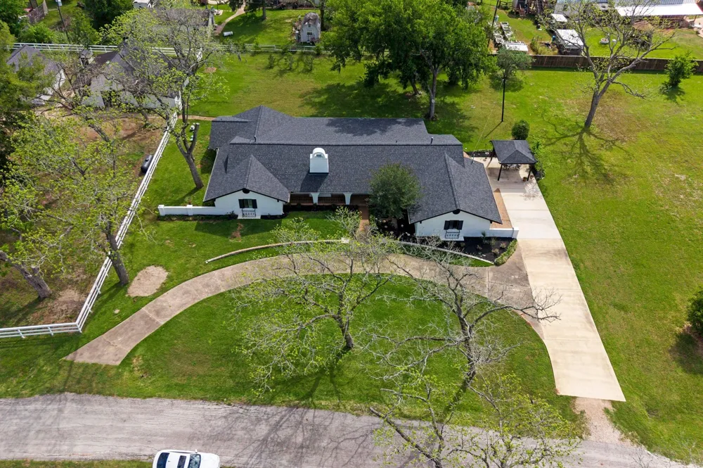 822 Surrey Lane Simonton, TX 77485