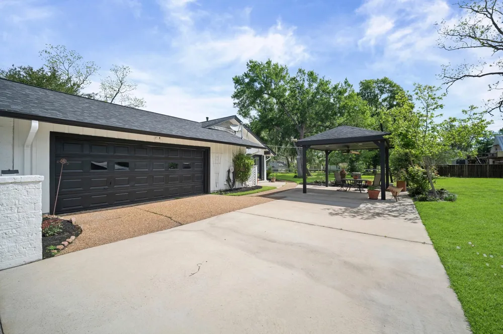 822 Surrey Lane Simonton, TX 77485