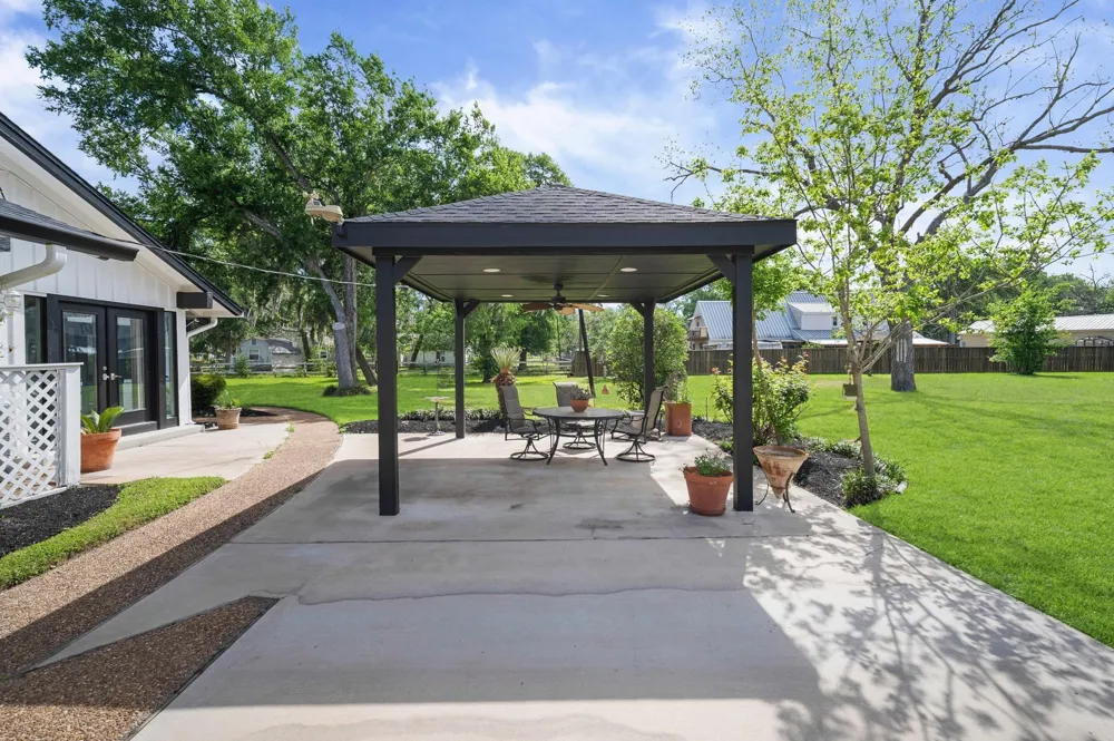 822 Surrey Lane Simonton, TX 77485