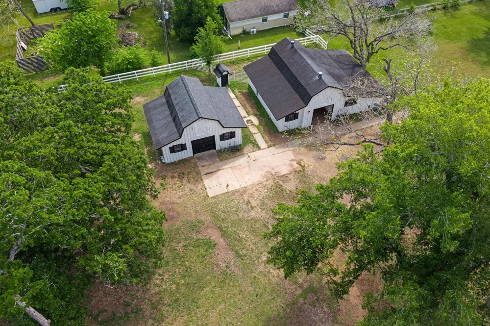 822 Surrey Lane Simonton, TX 77485