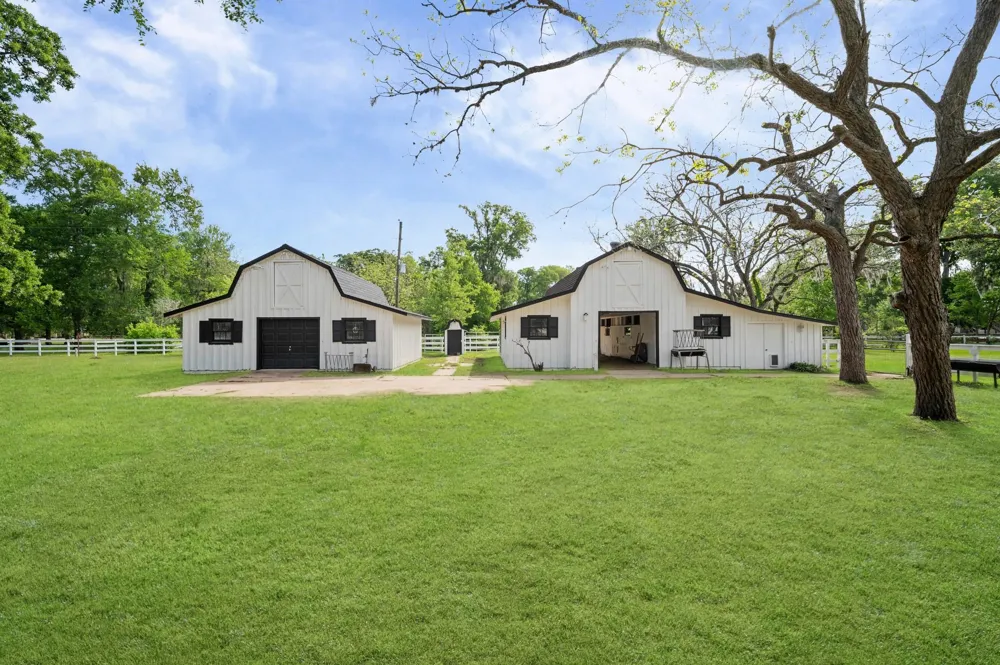 822 Surrey Lane Simonton, TX 77485