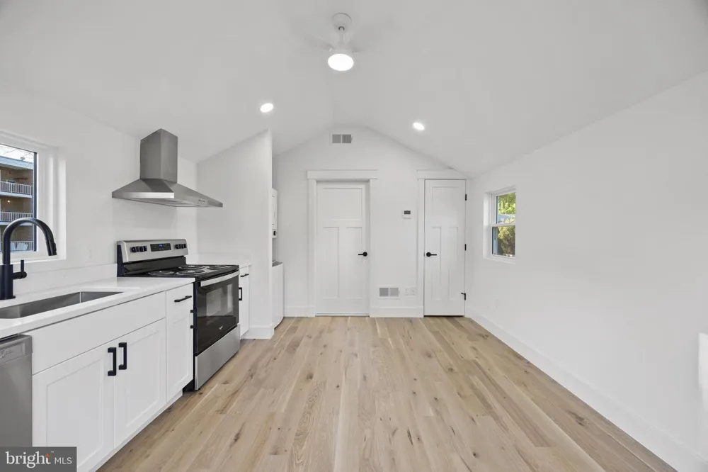 14 E MONROE AVENUE Alexandria, VA 22301