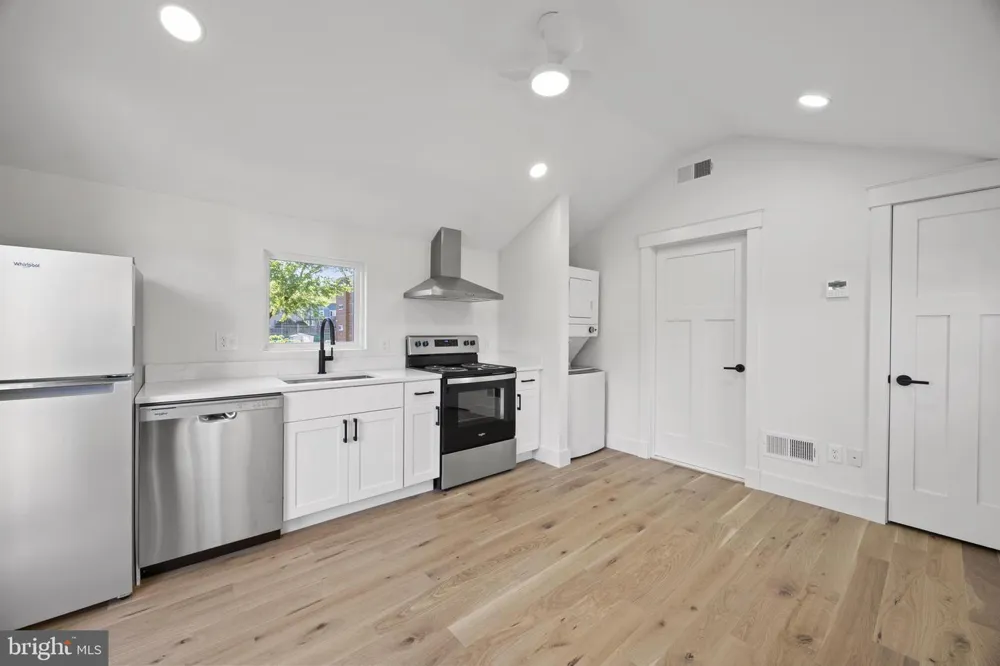 14 E MONROE AVENUE Alexandria, VA 22301