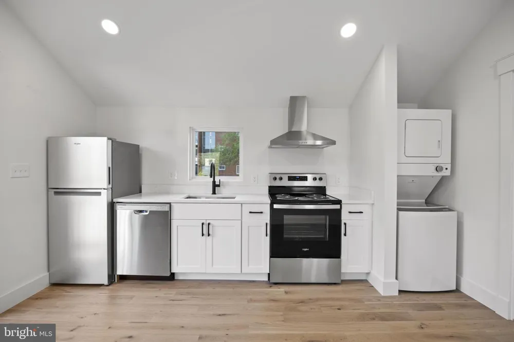 14 E MONROE AVENUE Alexandria, VA 22301