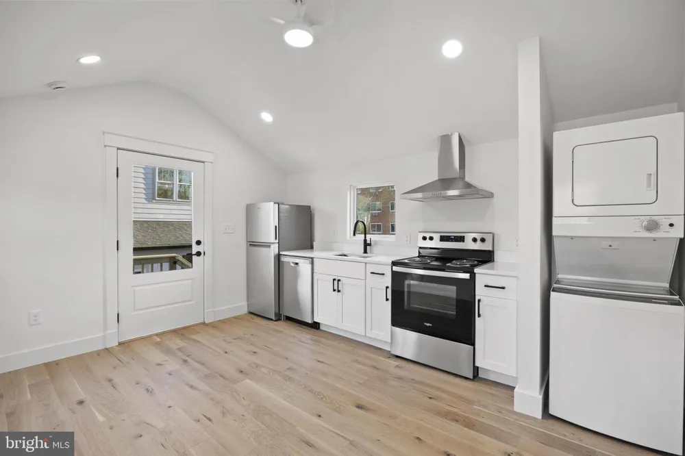 14 E MONROE AVENUE Alexandria, VA 22301