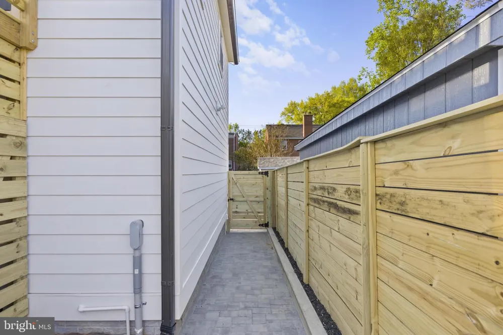 14 E MONROE AVENUE Alexandria, VA 22301