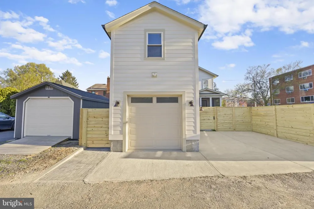 14 E MONROE AVENUE Alexandria, VA 22301