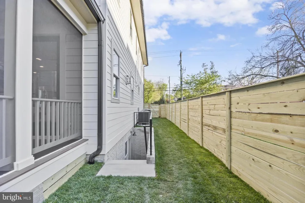 14 E MONROE AVENUE Alexandria, VA 22301