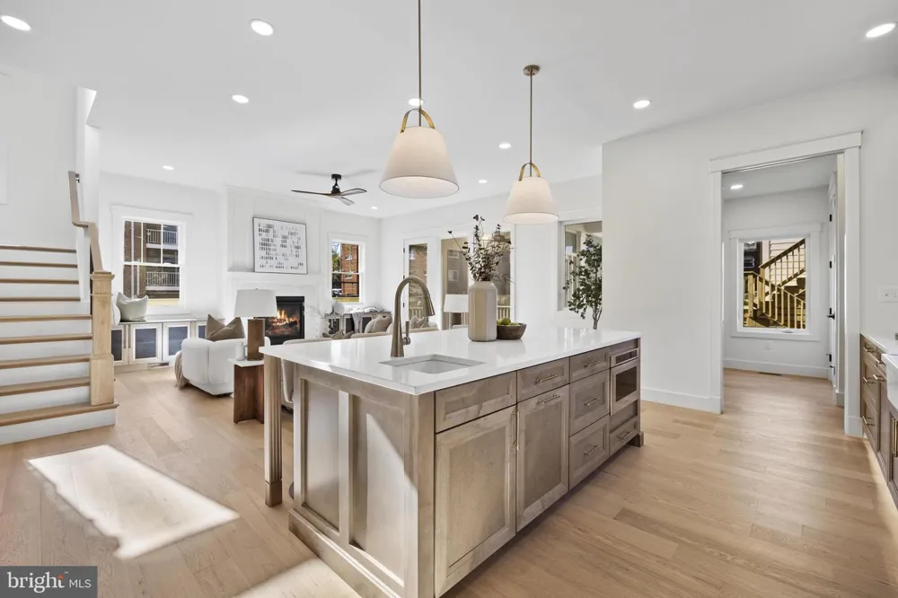 14 E MONROE AVENUE Alexandria, VA 22301