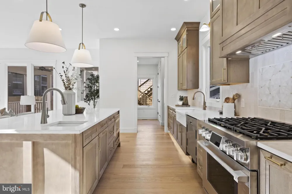 14 E MONROE AVENUE Alexandria, VA 22301