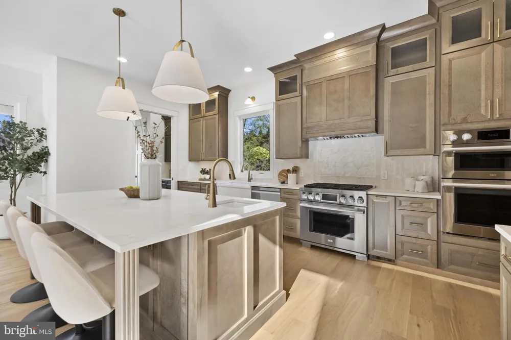 14 E MONROE AVENUE Alexandria, VA 22301
