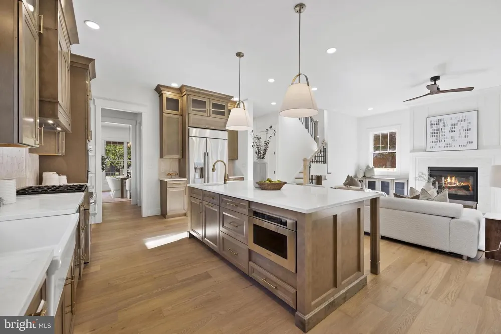 14 E MONROE AVENUE Alexandria, VA 22301