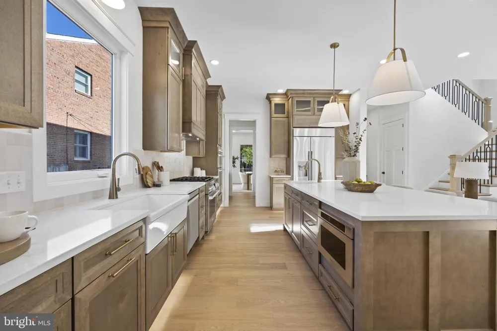 14 E MONROE AVENUE Alexandria, VA 22301