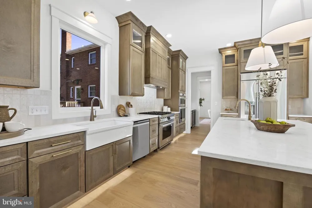 14 E MONROE AVENUE Alexandria, VA 22301
