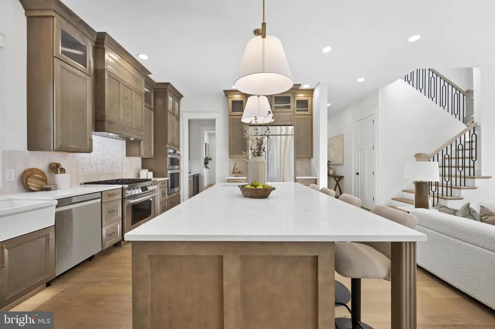 14 E MONROE AVENUE Alexandria, VA 22301