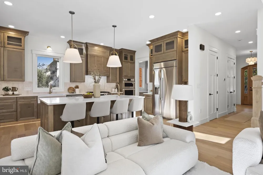 14 E MONROE AVENUE Alexandria, VA 22301