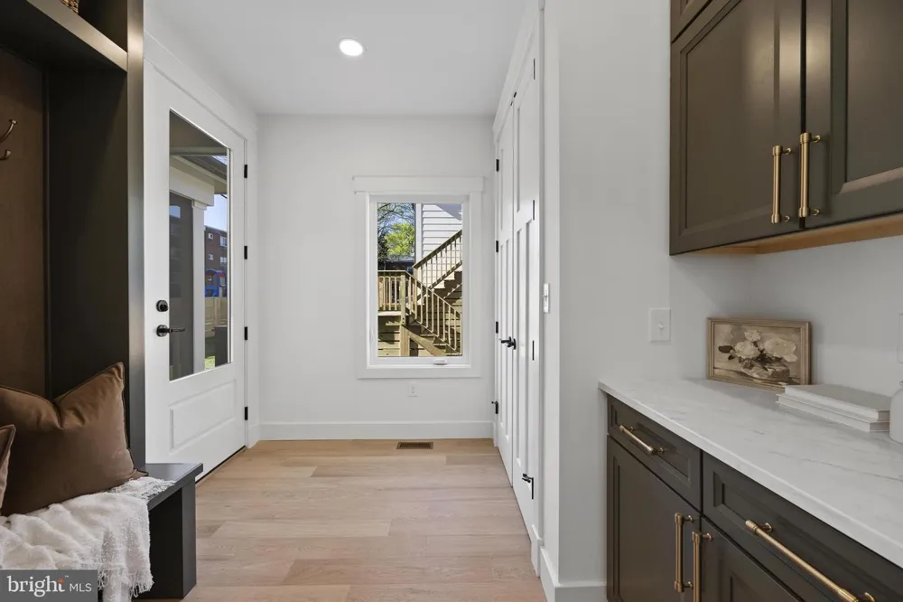 14 E MONROE AVENUE Alexandria, VA 22301