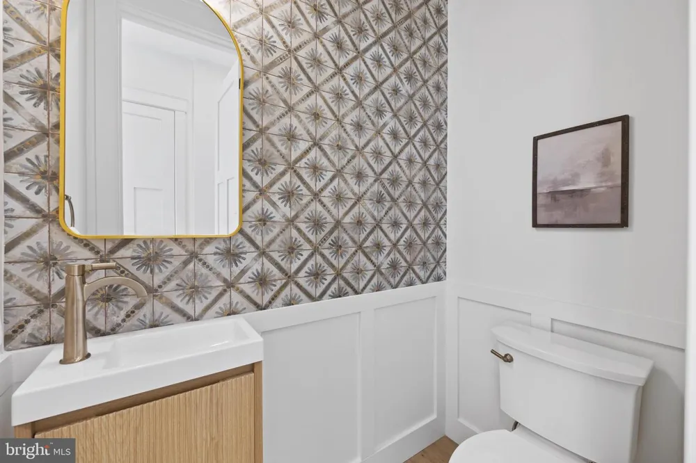 14 E MONROE AVENUE Alexandria, VA 22301