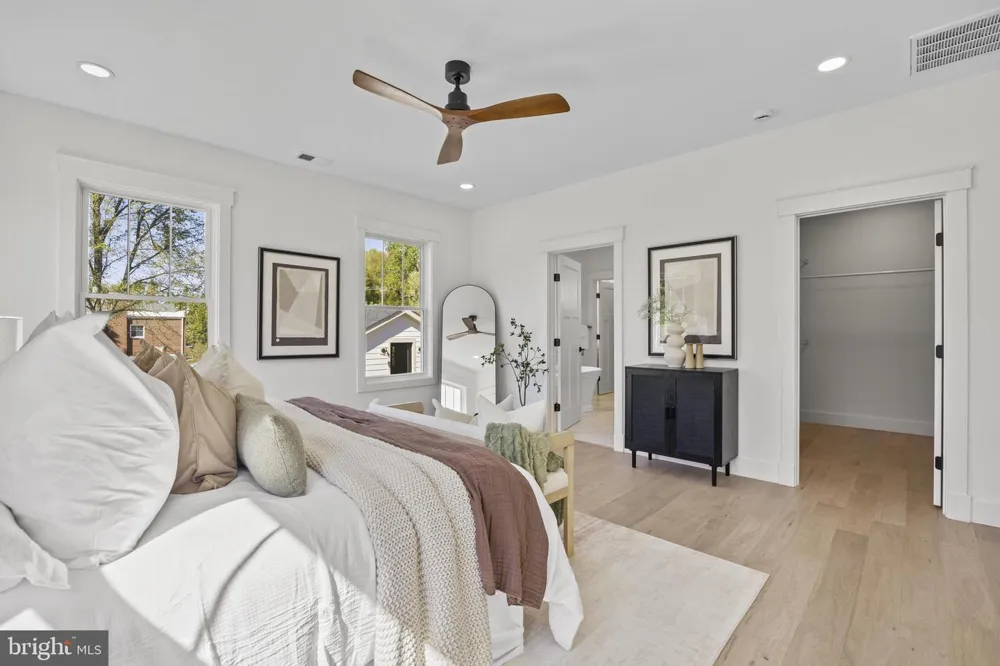14 E MONROE AVENUE Alexandria, VA 22301