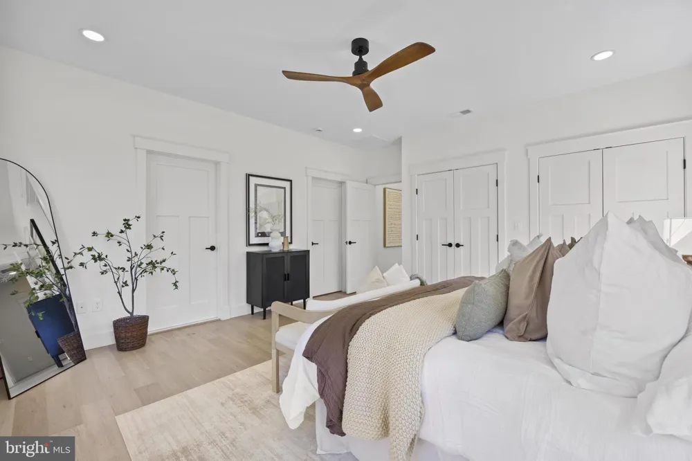14 E MONROE AVENUE Alexandria, VA 22301