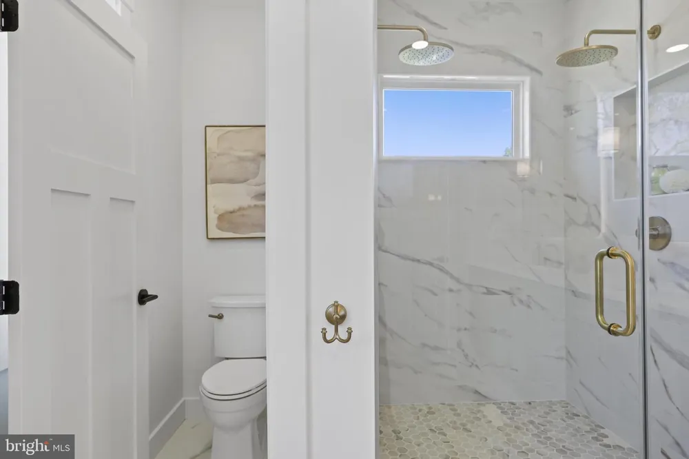 14 E MONROE AVENUE Alexandria, VA 22301