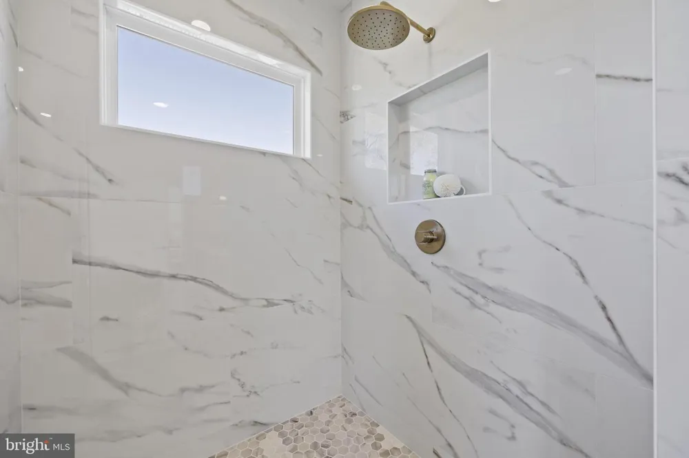 14 E MONROE AVENUE Alexandria, VA 22301