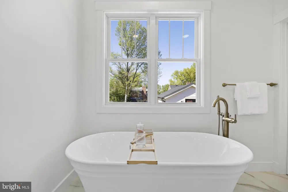 14 E MONROE AVENUE Alexandria, VA 22301