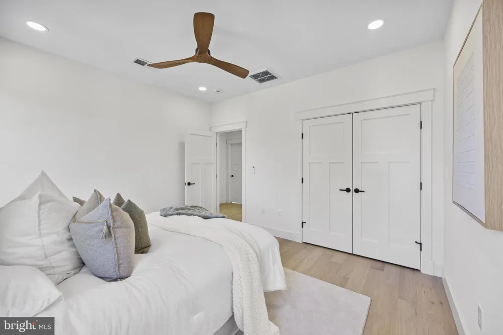 14 E MONROE AVENUE Alexandria, VA 22301